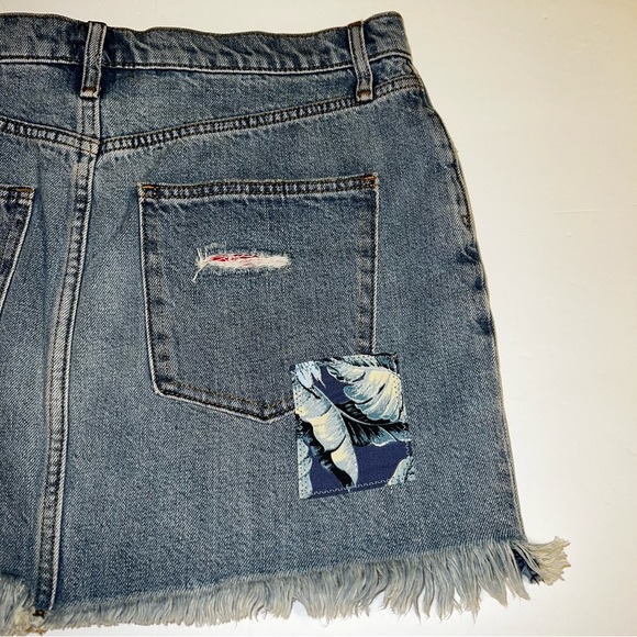 GAP Denim Patchwork Distressed Medium Wash Mini Skirt NWT Sz 27 - Picture 11 of 13